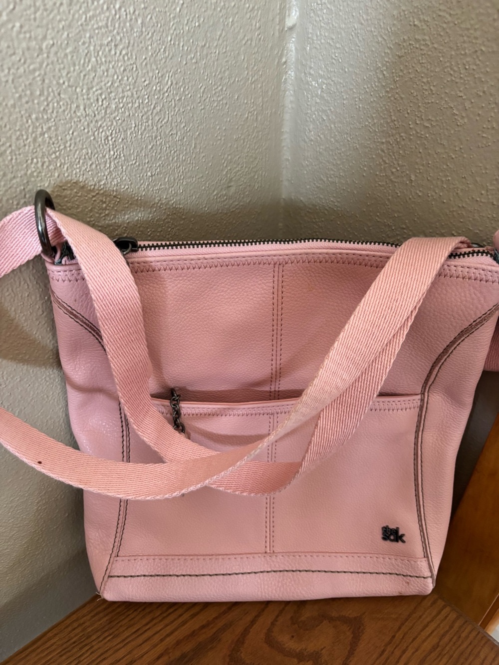 The Sak leather lined multi pockets hand bag
